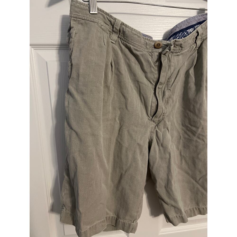 Tommy Bahama Gray Shorts – Size 38 (90% Silk / 10% Cotton) - Picture 2 of 6